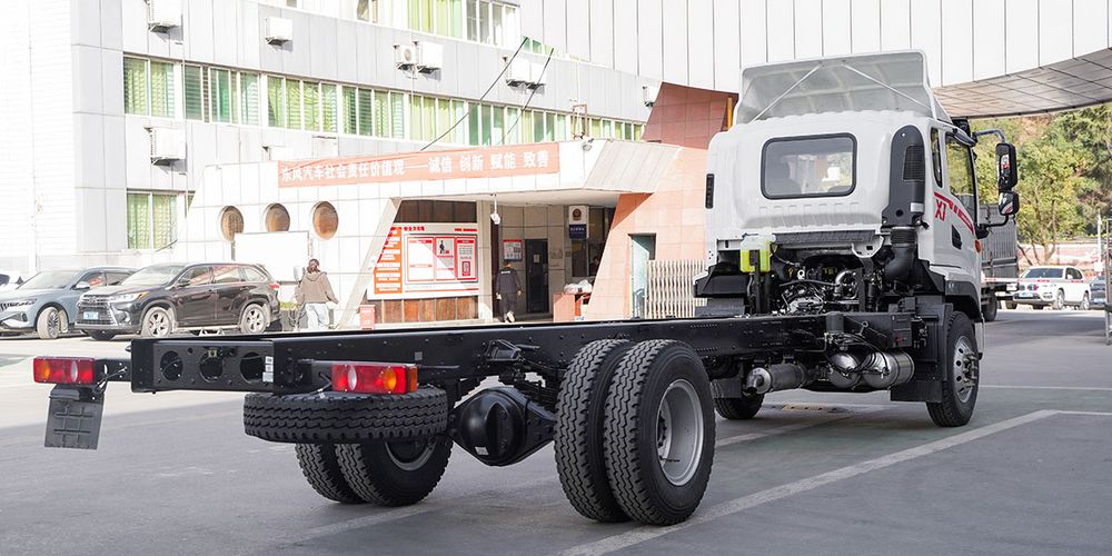 Dongfeng X1: Chassi và cầu sau 16 tấn