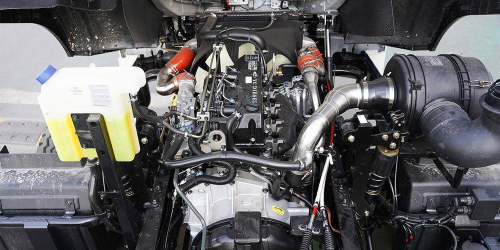 Động cơ Yuchai YCS04 180HP trên Dongfeng X1